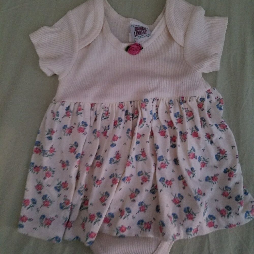 Brooke Lindsay Baby Girls Romper Dress 18M – Beige w/ Red Rose Pattern